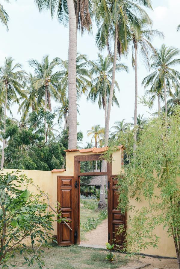 Luna Laguna Kalpitiya Bagian luar foto